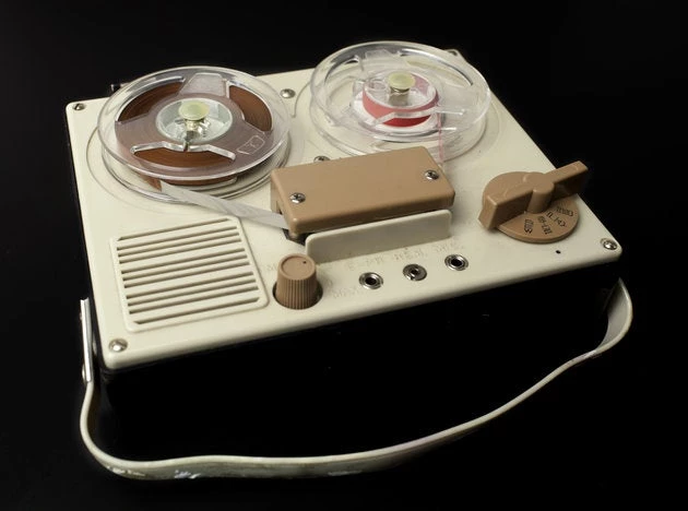 Πόσο κοστίζει το βαλιτσάκι της ΕΥΠ στη «μαύρη» αγορά; Ποιοι έσπευσαν να το αγοράσουν;